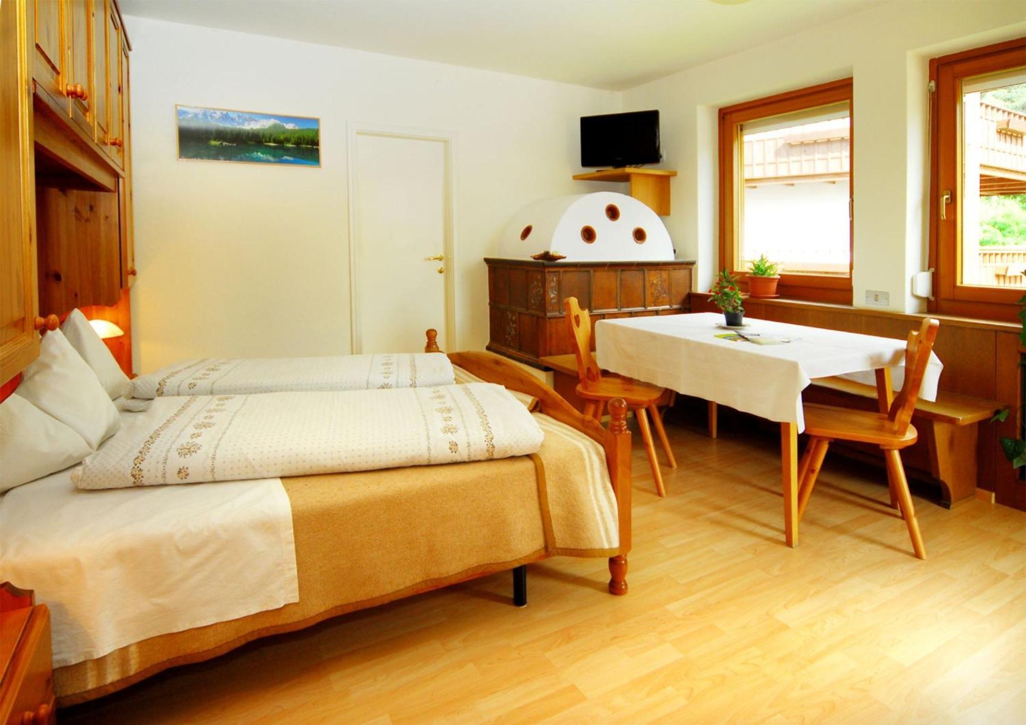 Garni Karlegger Bed & Breakfast Siusi Phòng bức ảnh