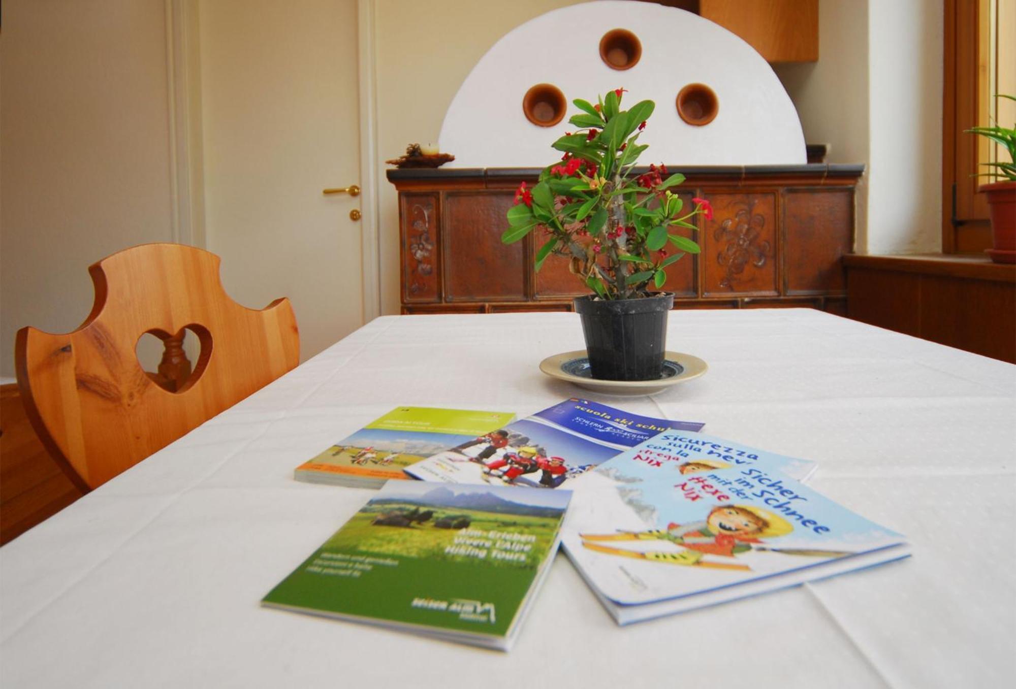 Garni Karlegger Bed & Breakfast Siusi Phòng bức ảnh