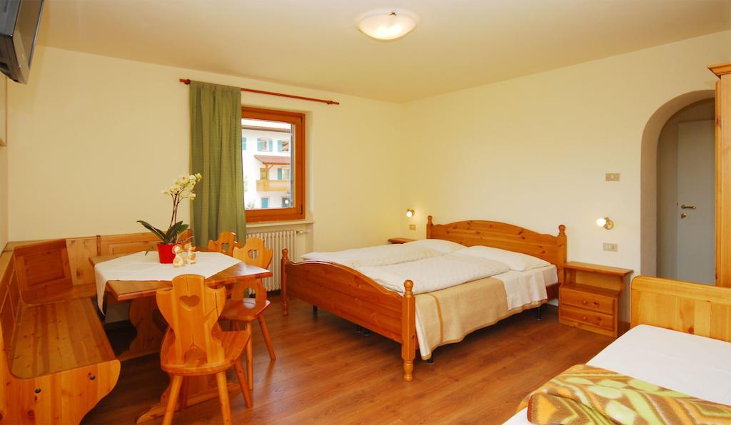 Garni Karlegger Bed & Breakfast Siusi Phòng bức ảnh